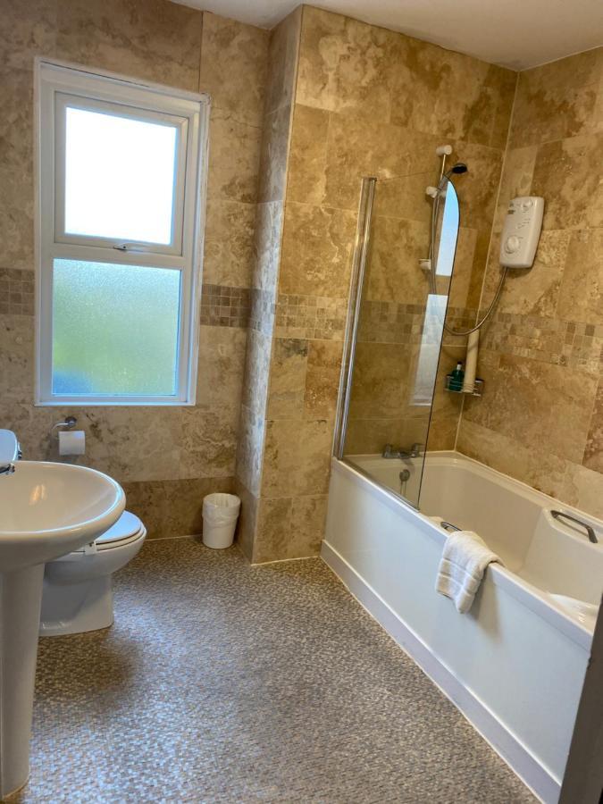 וויימות' The Kingswood Guest House - Adult Only מראה חיצוני תמונה