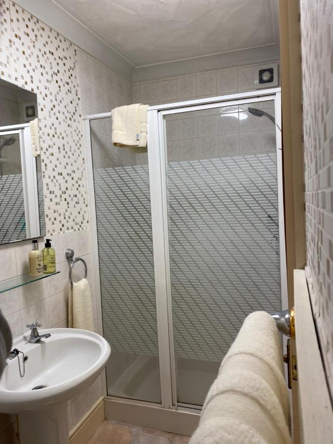 וויימות' The Kingswood Guest House - Adult Only מראה חיצוני תמונה