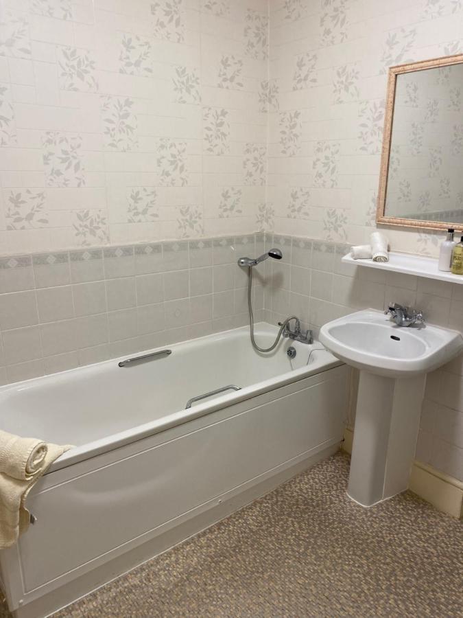וויימות' The Kingswood Guest House - Adult Only מראה חיצוני תמונה